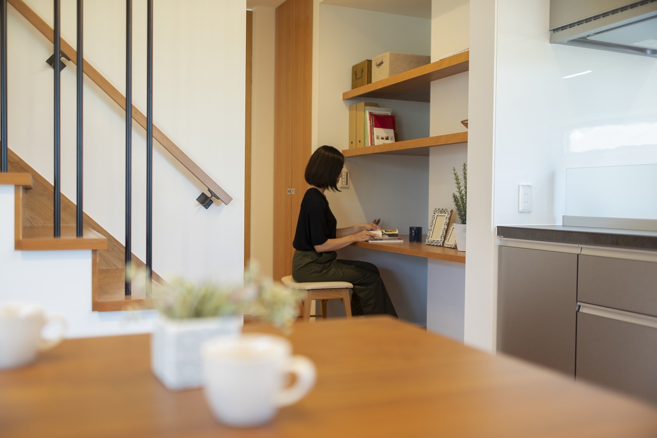 キッチン横のカウンタースペース