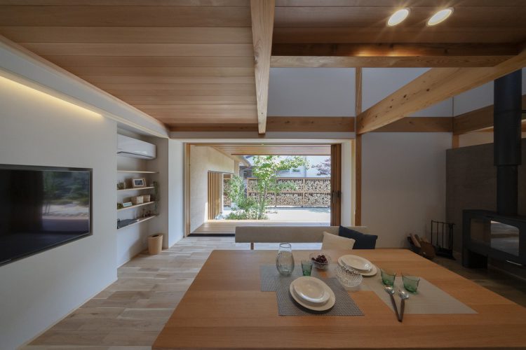 内と外をつなぐ大開口窓（永森建設施工事例）