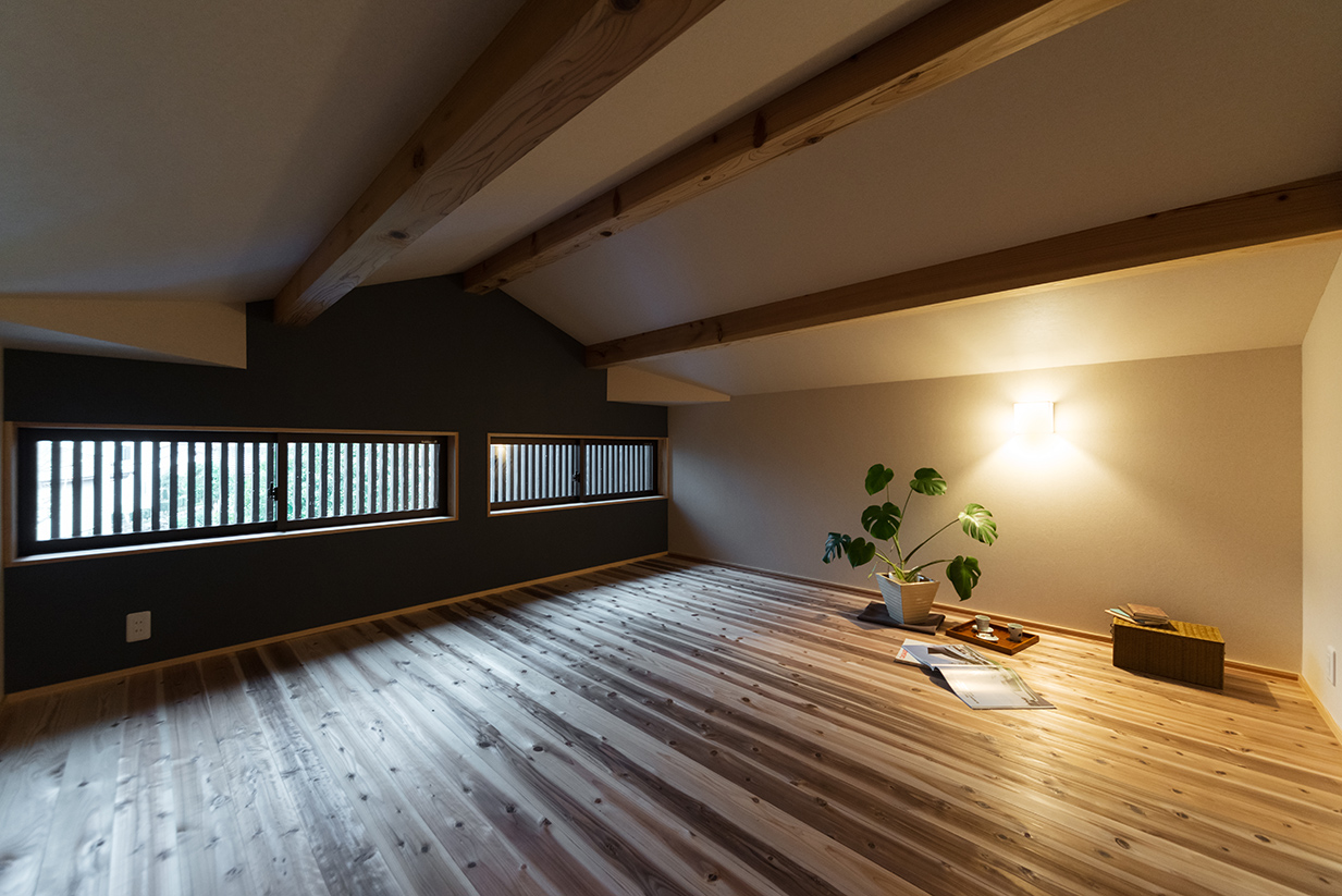おこもり感のある屋根裏部屋