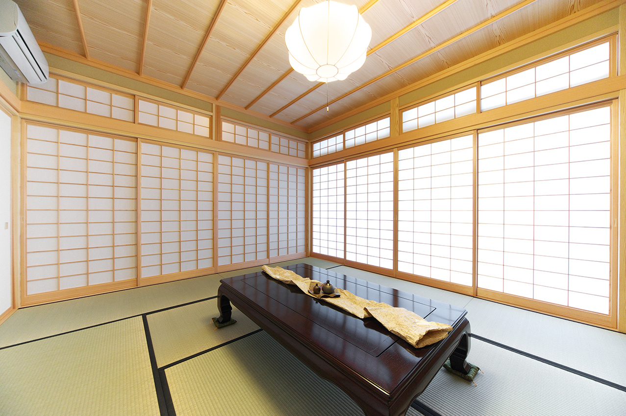障子で囲まれたお客様をもてなす和室