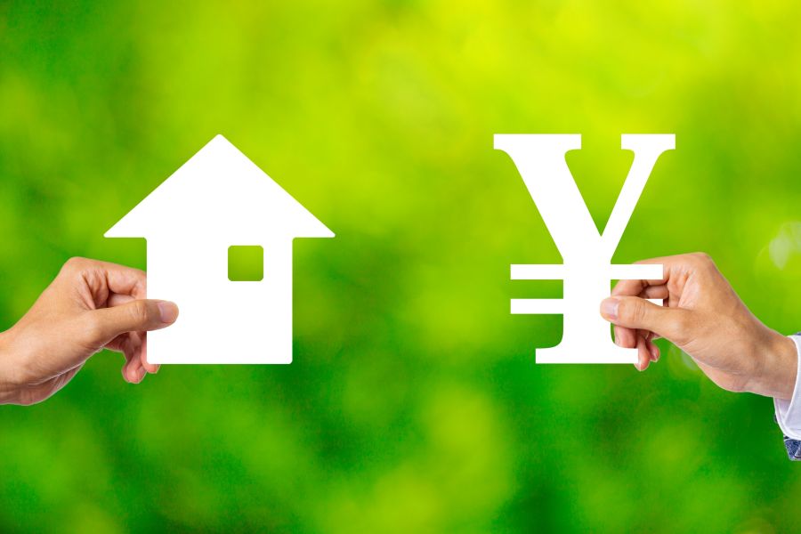 家の型を持つ手と、￥の型を持つ手