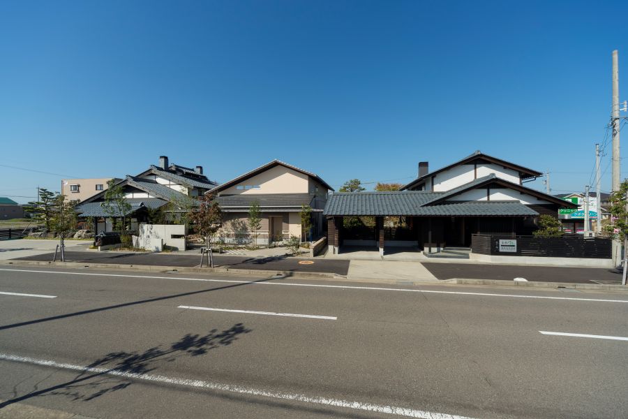 永森建設のオフィスとモデルハウス2棟