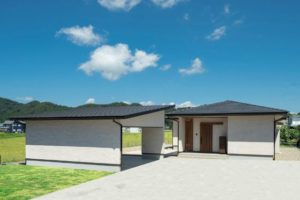 ガレージのある平屋