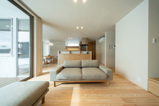 リビングから見るキッチン