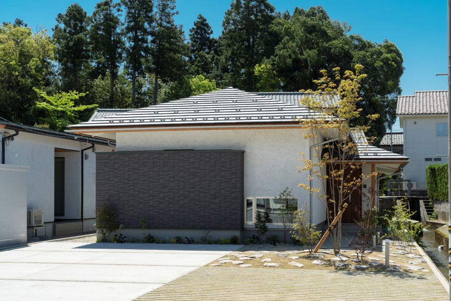 寄棟屋根の平屋