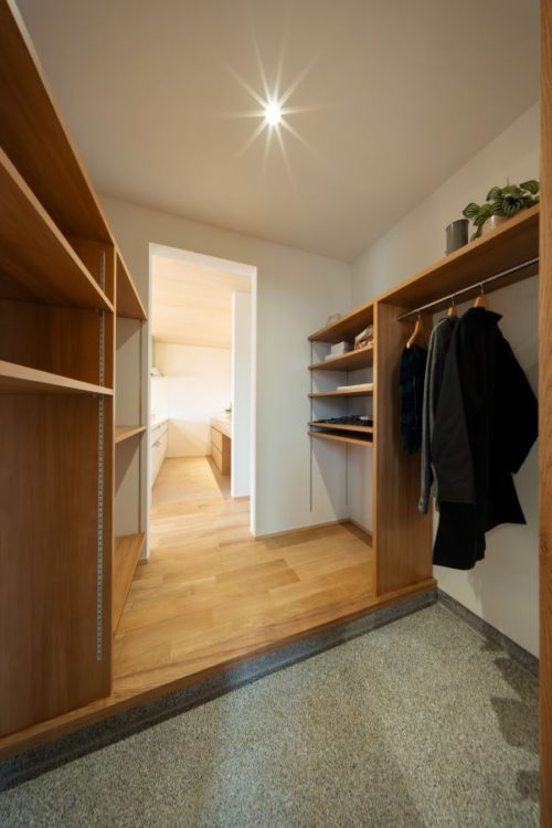 土間収納から続くキッチン