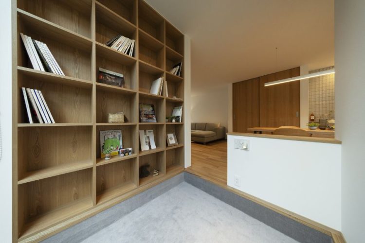 壁一面の造作本棚