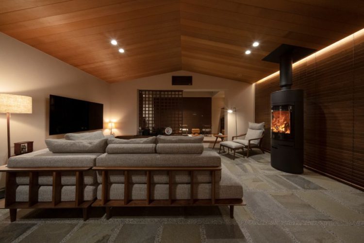 薪ストーブのある落ち着いた平屋