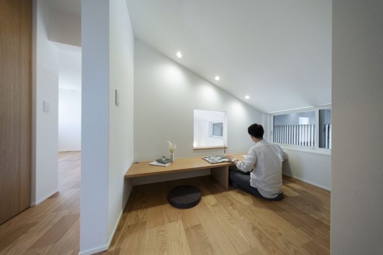 小屋裏を利用した書斎