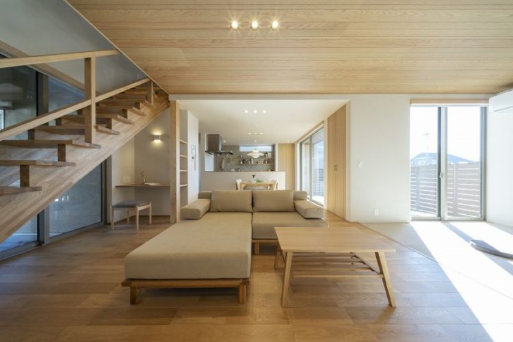 木質系インテリアのリビング