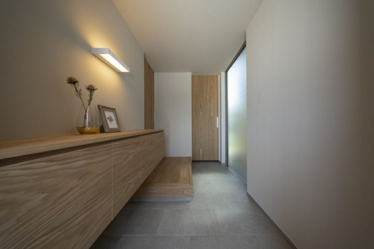 玄関から見たハイドア