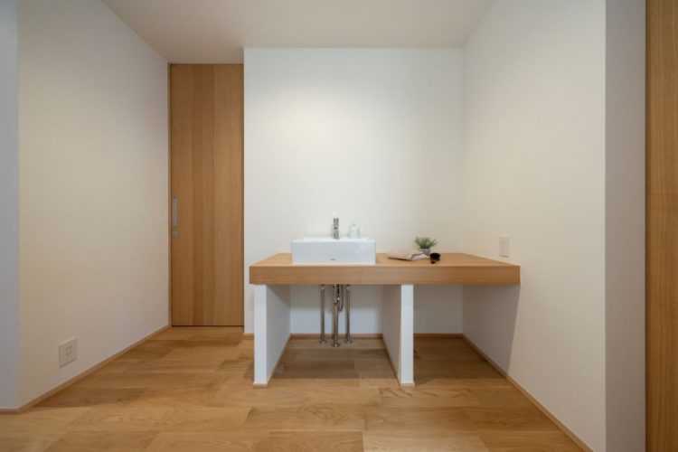 洗面室から見たハイドア