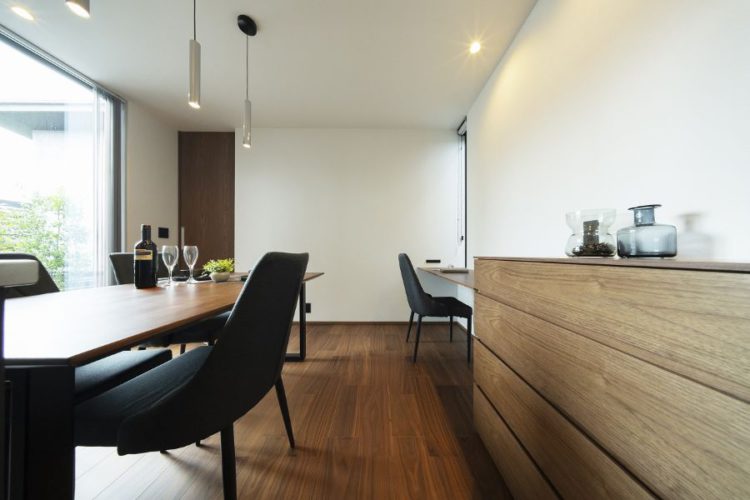 ダイニングから見たハイドア