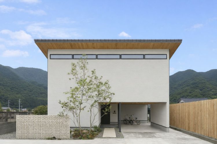 シンプルな2階建ての家