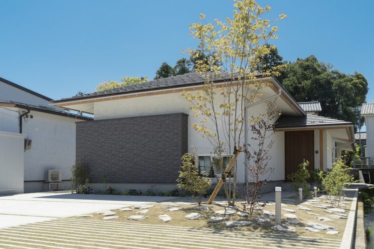 寄棟屋根の平屋